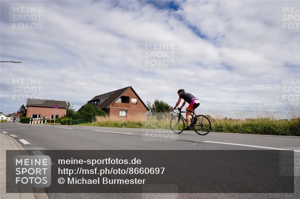 31.08.2025 - Elbe Triathlon Hamburg Michael Burmester http://msf.ph/oto/8660697 31.08.2025 15:32:27 Radfahren  meine-sportfotos.de