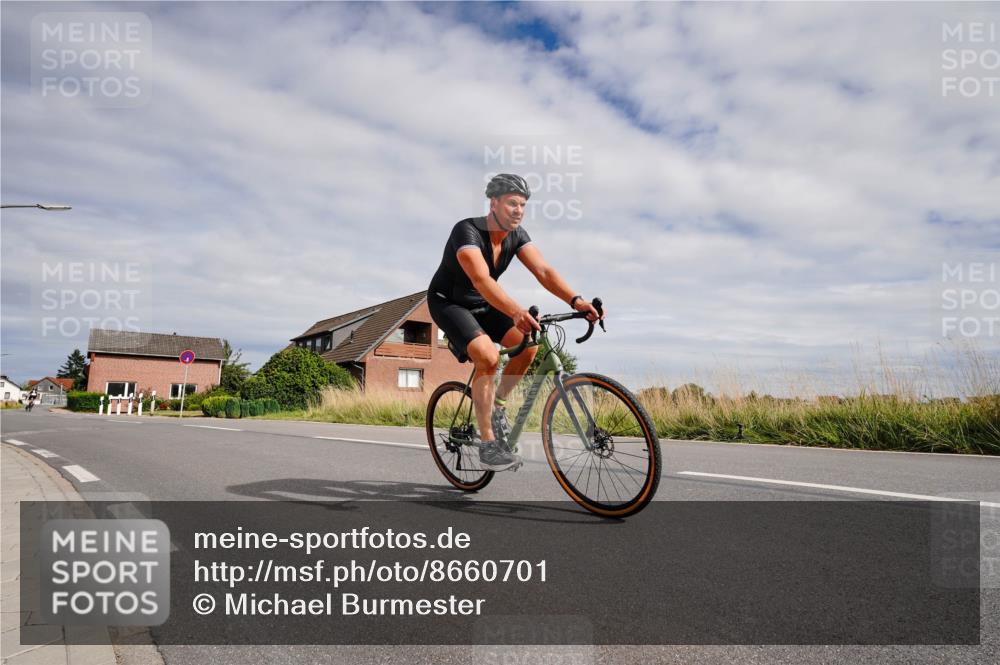 31.08.2025 - Elbe Triathlon Hamburg Michael Burmester http://msf.ph/oto/8660701 31.08.2025 15:33:03 Radfahren  meine-sportfotos.de