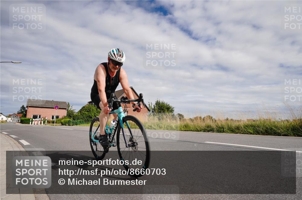 31.08.2025 - Elbe Triathlon Hamburg Michael Burmester http://msf.ph/oto/8660703 31.08.2025 15:33:07 Radfahren  meine-sportfotos.de