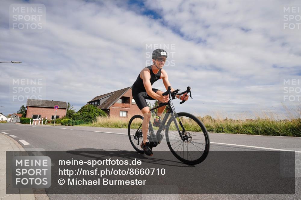 31.08.2025 - Elbe Triathlon Hamburg Michael Burmester http://msf.ph/oto/8660710 31.08.2025 15:33:42 Radfahren  meine-sportfotos.de