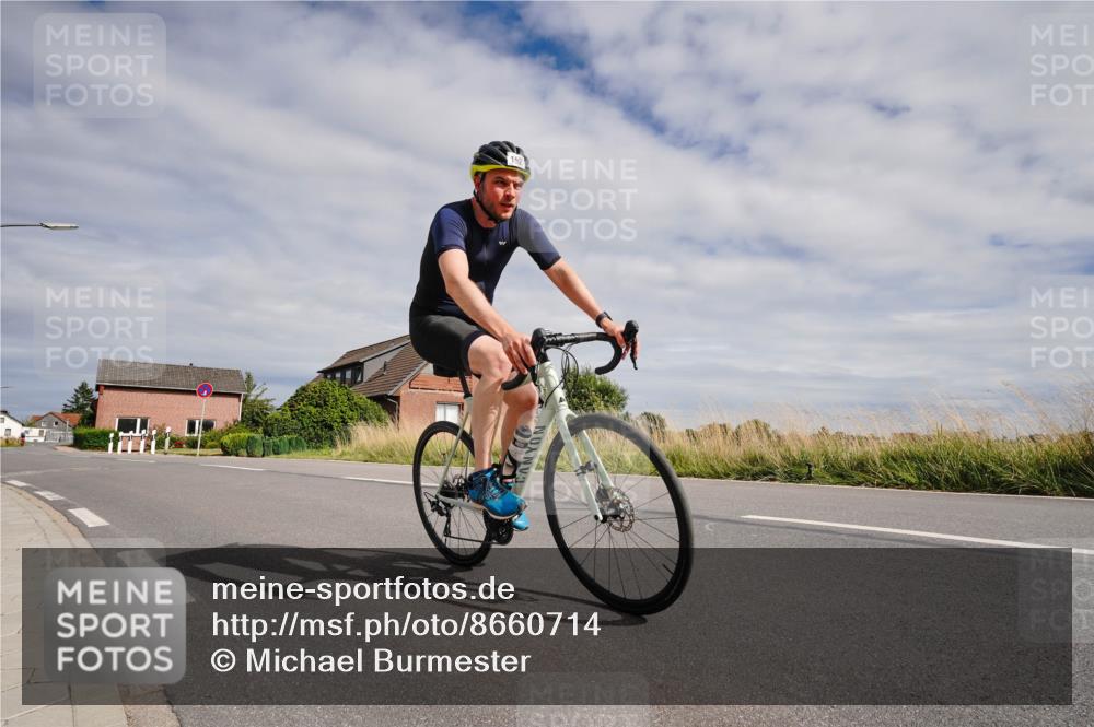 31.08.2025 - Elbe Triathlon Hamburg Michael Burmester http://msf.ph/oto/8660714 31.08.2025 15:33:45 Radfahren  meine-sportfotos.de