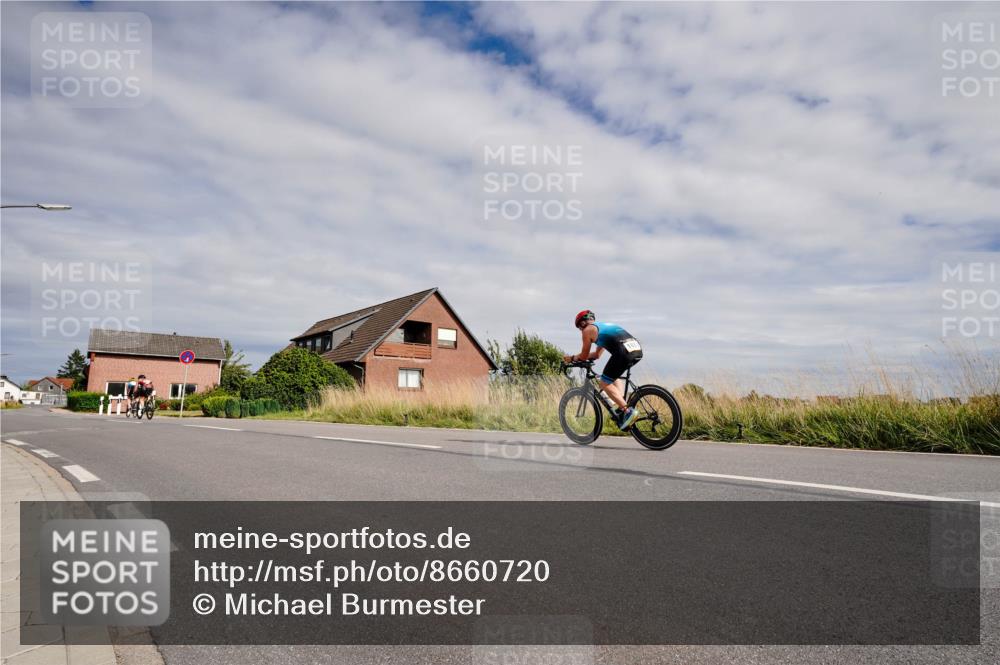 31.08.2025 - Elbe Triathlon Hamburg Michael Burmester http://msf.ph/oto/8660720 31.08.2025 15:33:48 Radfahren  meine-sportfotos.de