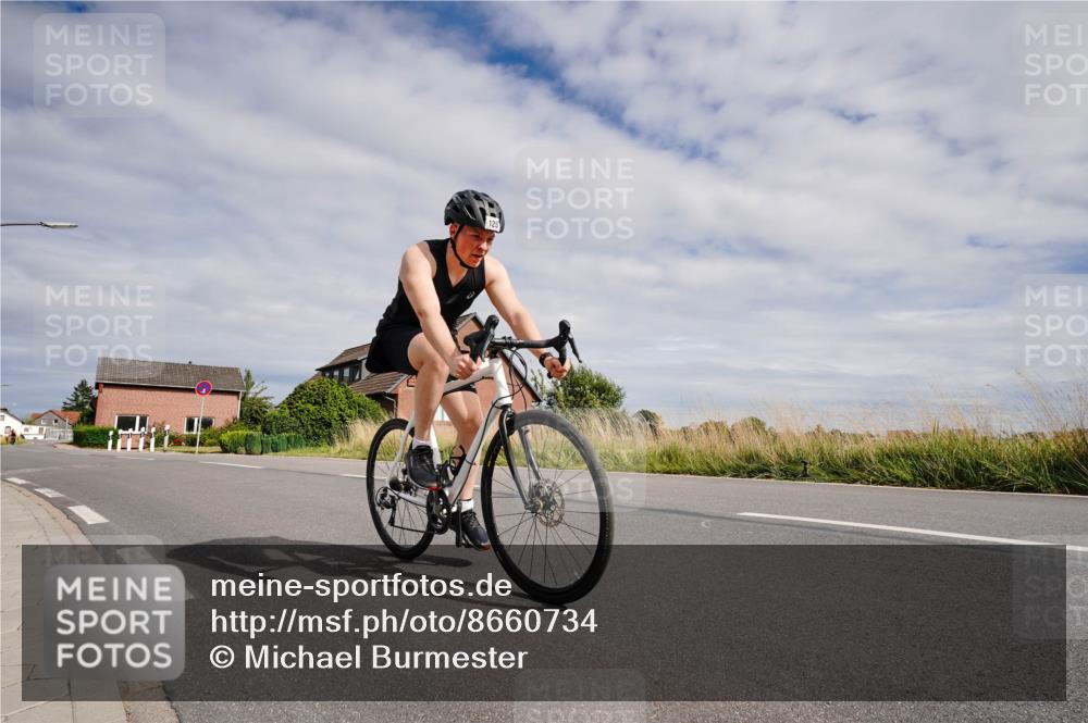 31.08.2025 - Elbe Triathlon Hamburg Michael Burmester http://msf.ph/oto/8660734 31.08.2025 15:34:15 Radfahren  meine-sportfotos.de