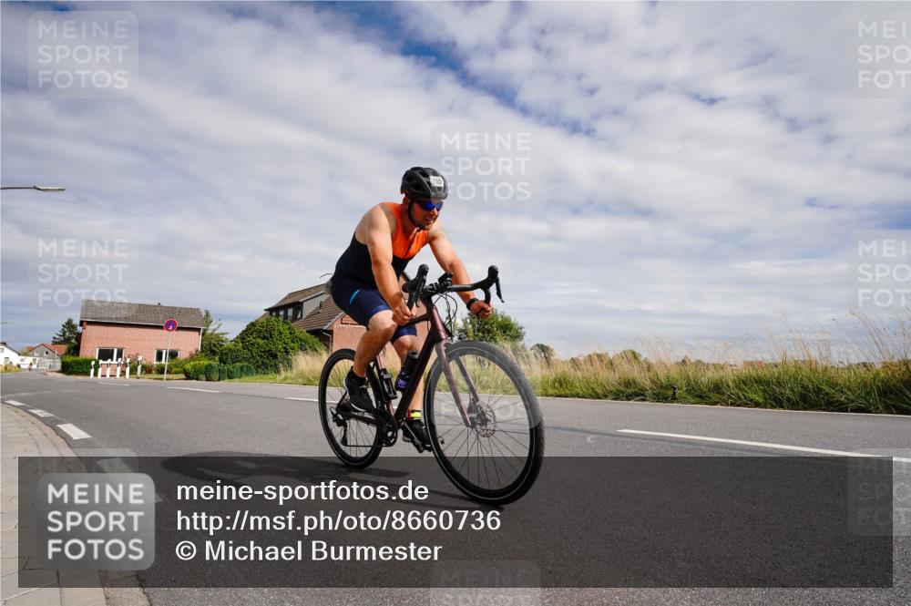 31.08.2025 - Elbe Triathlon Hamburg Michael Burmester http://msf.ph/oto/8660736 31.08.2025 15:34:24 Radfahren  meine-sportfotos.de