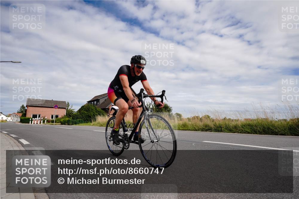 31.08.2025 - Elbe Triathlon Hamburg Michael Burmester http://msf.ph/oto/8660747 31.08.2025 15:35:09 Radfahren  meine-sportfotos.de