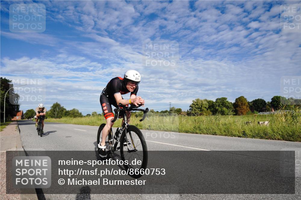 31.08.2025 - Elbe Triathlon Hamburg Michael Burmester http://msf.ph/oto/8660753 31.08.2025 08:54:19 Radfahren 208, 211, 375 meine-sportfotos.de
