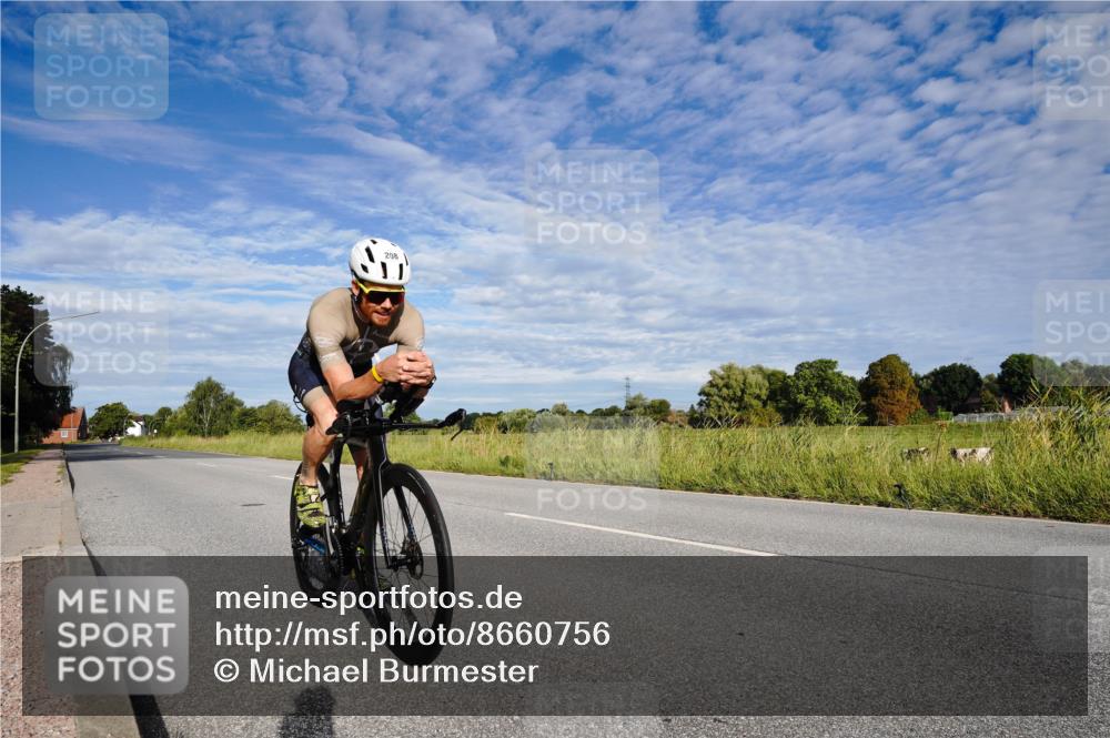 31.08.2025 - Elbe Triathlon Hamburg Michael Burmester http://msf.ph/oto/8660756 31.08.2025 08:54:19 Radfahren 208, 211, 375 meine-sportfotos.de
