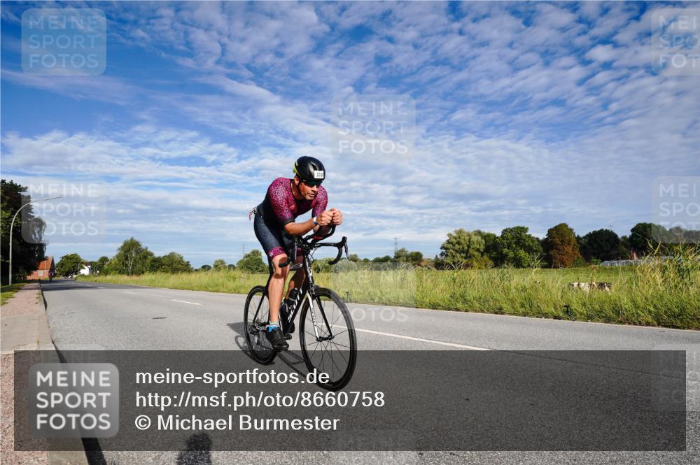 31.08.2025 - Elbe Triathlon Hamburg Michael Burmester http://msf.ph/oto/8660758 31.08.2025 08:54:42 Radfahren 370 meine-sportfotos.de