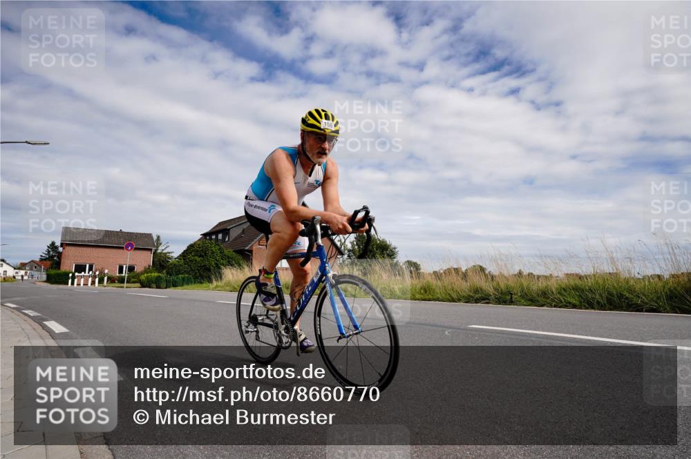 31.08.2025 - Elbe Triathlon Hamburg Michael Burmester http://msf.ph/oto/8660770 31.08.2025 15:36:23 Radfahren  meine-sportfotos.de