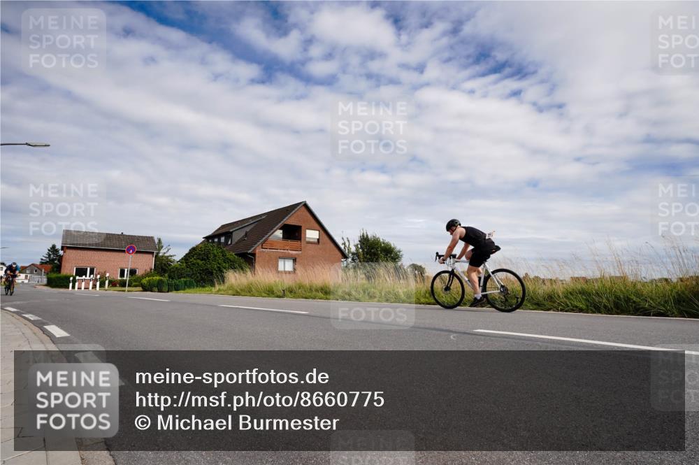 31.08.2025 - Elbe Triathlon Hamburg Michael Burmester http://msf.ph/oto/8660775 31.08.2025 15:36:31 Radfahren  meine-sportfotos.de