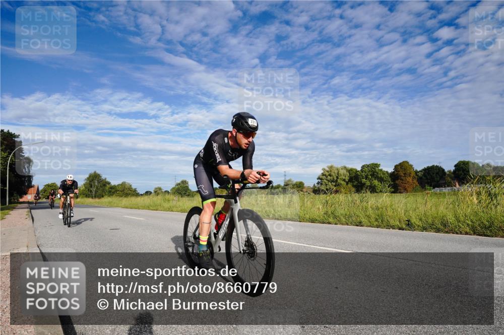 31.08.2025 - Elbe Triathlon Hamburg Michael Burmester http://msf.ph/oto/8660779 31.08.2025 08:55:21 Radfahren 215, 227, 231, 248 meine-sportfotos.de