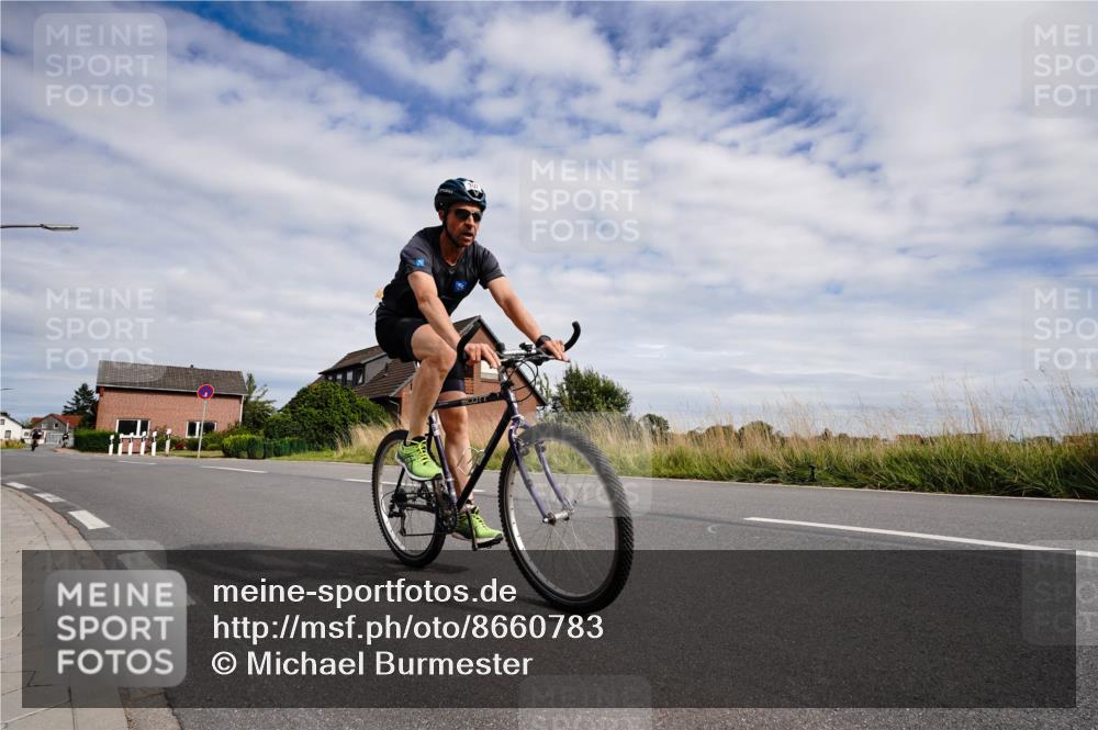 31.08.2025 - Elbe Triathlon Hamburg Michael Burmester http://msf.ph/oto/8660783 31.08.2025 15:36:39 Radfahren  meine-sportfotos.de