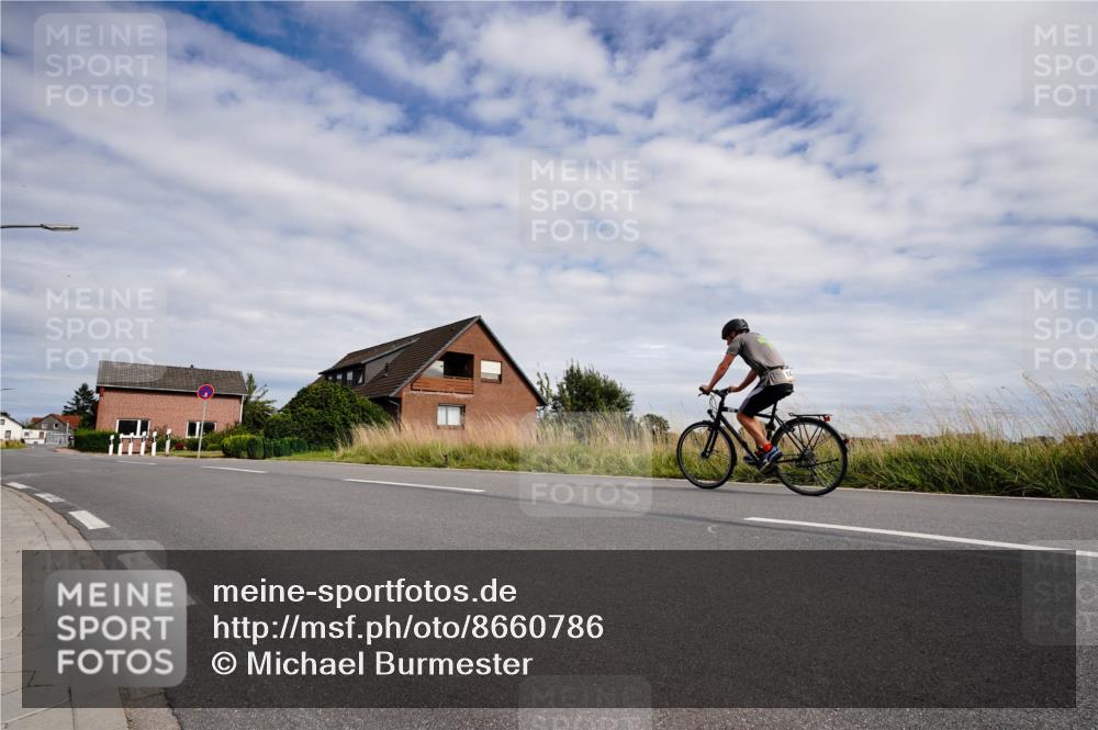31.08.2025 - Elbe Triathlon Hamburg Michael Burmester http://msf.ph/oto/8660786 31.08.2025 15:36:43 Radfahren  meine-sportfotos.de