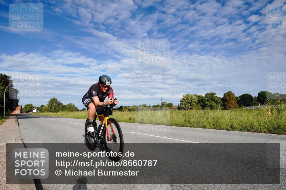 31.08.2025 - Elbe Triathlon Hamburg Michael Burmester http://msf.ph/oto/8660787 31.08.2025 08:55:25 Radfahren 215, 248 meine-sportfotos.de