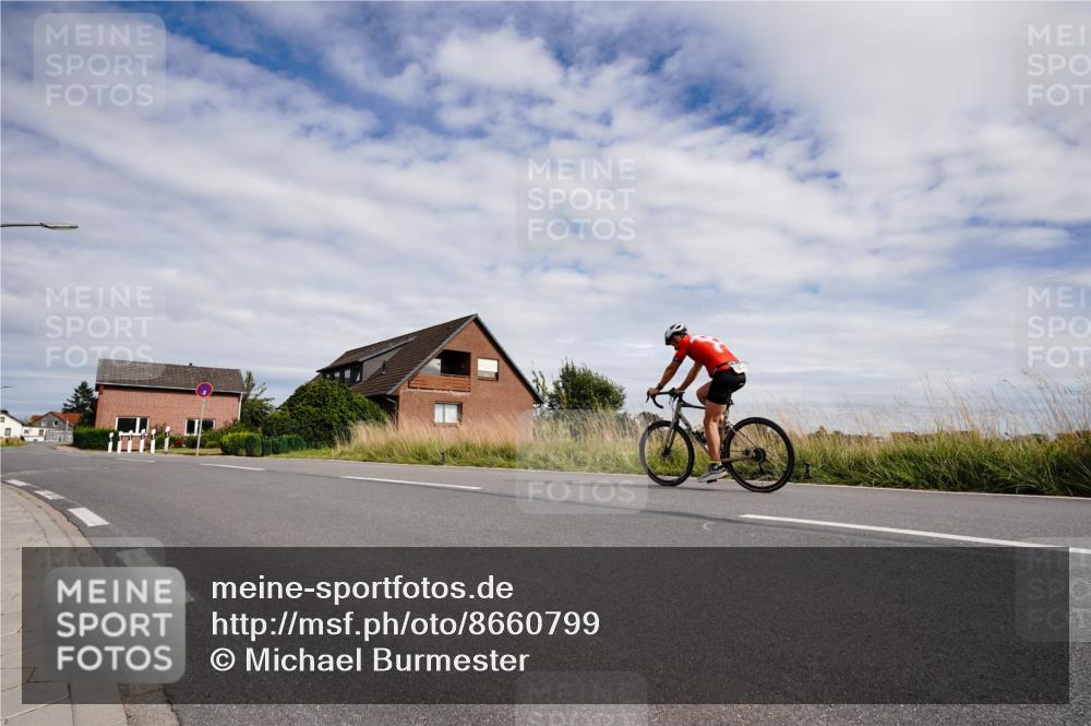 31.08.2025 - Elbe Triathlon Hamburg Michael Burmester http://msf.ph/oto/8660799 31.08.2025 15:37:24 Radfahren  meine-sportfotos.de