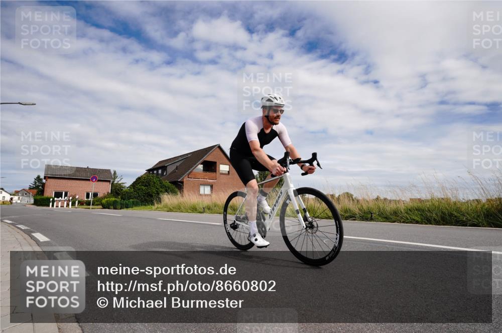 31.08.2025 - Elbe Triathlon Hamburg Michael Burmester http://msf.ph/oto/8660802 31.08.2025 15:37:43 Radfahren  meine-sportfotos.de