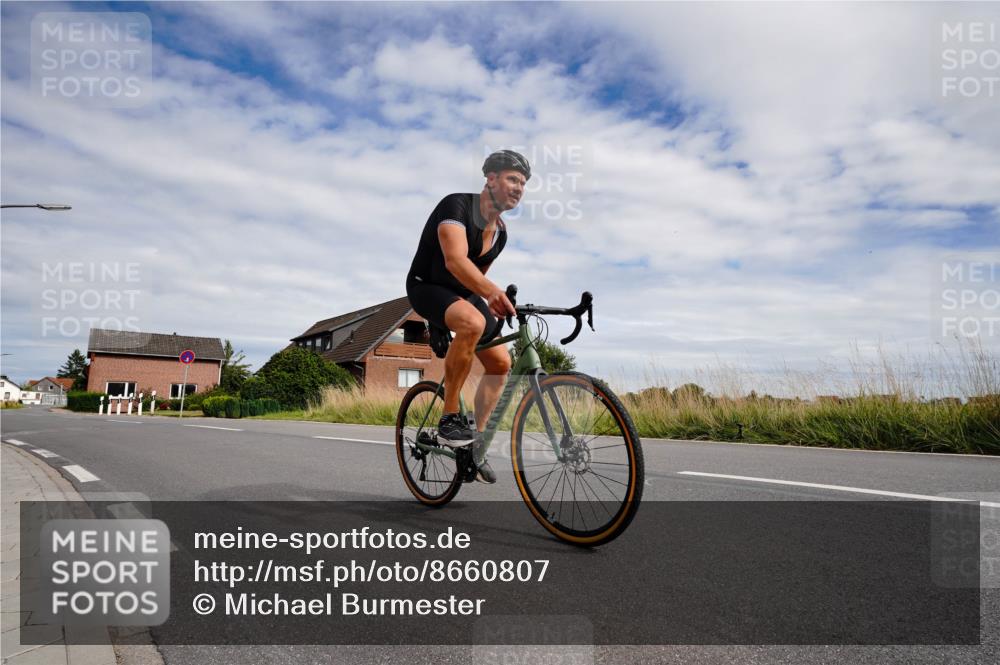 31.08.2025 - Elbe Triathlon Hamburg Michael Burmester http://msf.ph/oto/8660807 31.08.2025 15:37:53 Radfahren  meine-sportfotos.de