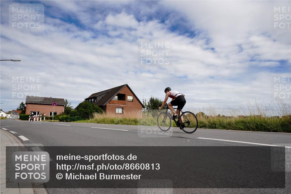 31.08.2025 - Elbe Triathlon Hamburg Michael Burmester http://msf.ph/oto/8660813 31.08.2025 15:38:08 Radfahren  meine-sportfotos.de