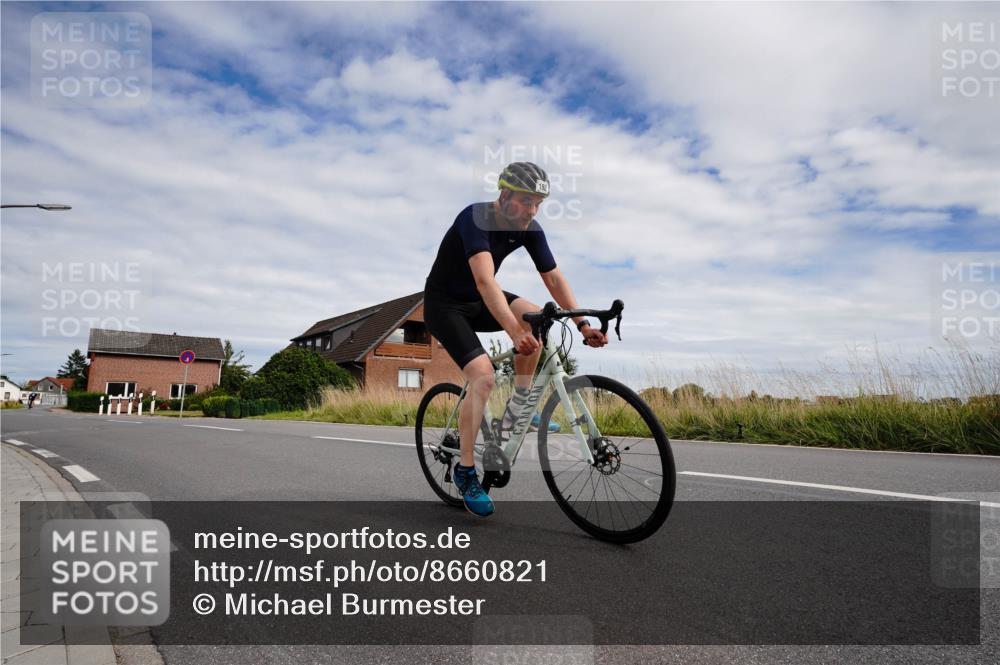 31.08.2025 - Elbe Triathlon Hamburg Michael Burmester http://msf.ph/oto/8660821 31.08.2025 15:38:35 Radfahren  meine-sportfotos.de