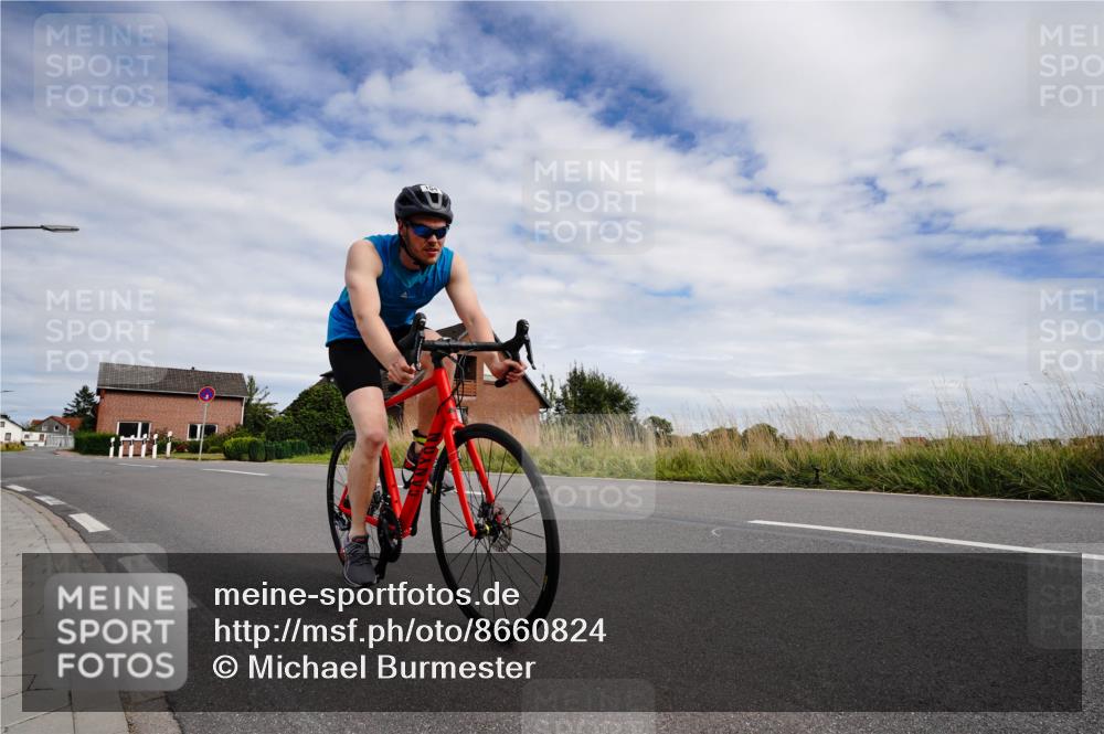 31.08.2025 - Elbe Triathlon Hamburg Michael Burmester http://msf.ph/oto/8660824 31.08.2025 15:38:57 Radfahren  meine-sportfotos.de