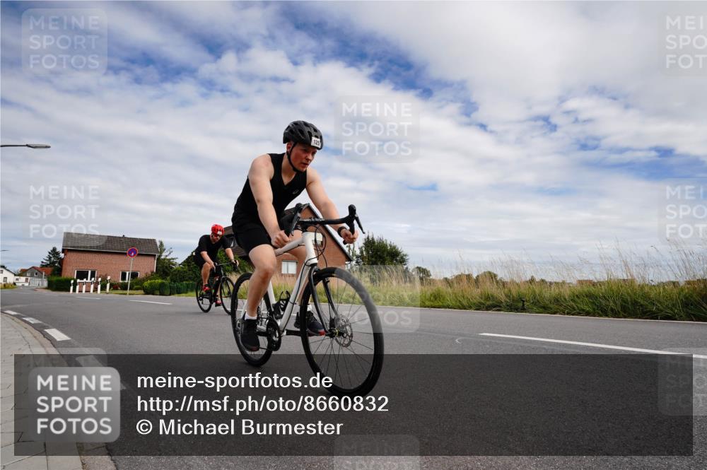 31.08.2025 - Elbe Triathlon Hamburg Michael Burmester http://msf.ph/oto/8660832 31.08.2025 15:39:21 Radfahren  meine-sportfotos.de