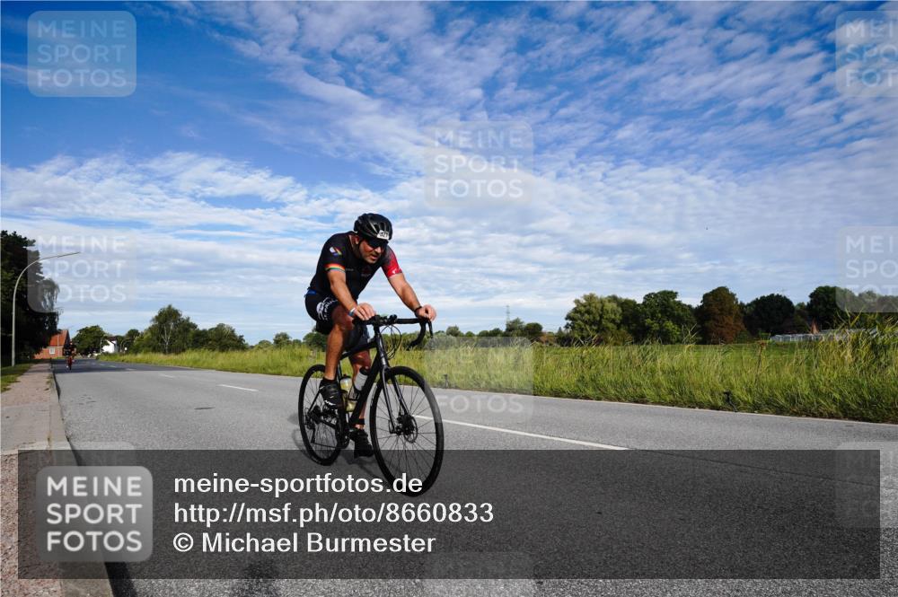 31.08.2025 - Elbe Triathlon Hamburg Michael Burmester http://msf.ph/oto/8660833 31.08.2025 08:56:50 Radfahren 195, 286, 320, 321, 334 meine-sportfotos.de