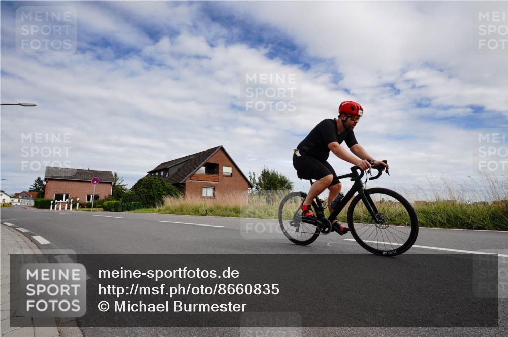 31.08.2025 - Elbe Triathlon Hamburg Michael Burmester http://msf.ph/oto/8660835 31.08.2025 15:39:21 Radfahren  meine-sportfotos.de