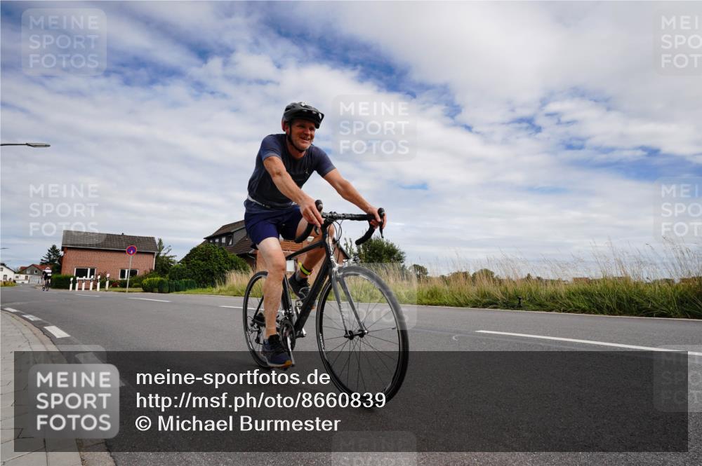 31.08.2025 - Elbe Triathlon Hamburg Michael Burmester http://msf.ph/oto/8660839 31.08.2025 15:39:47 Radfahren  meine-sportfotos.de