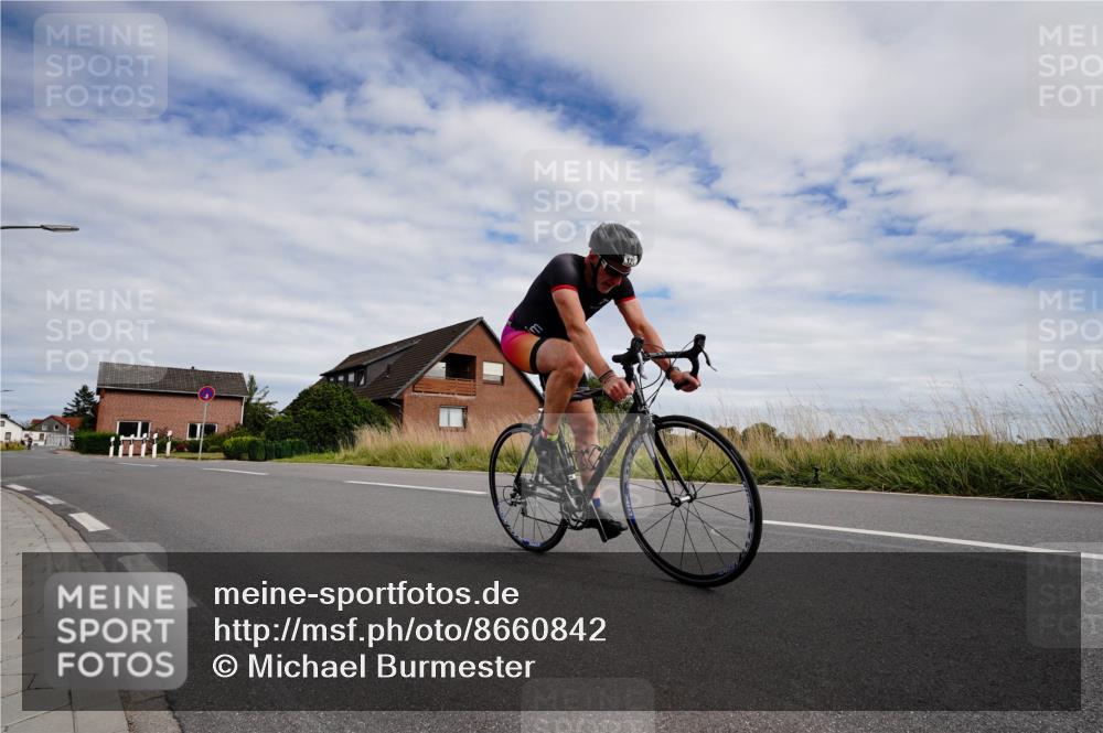31.08.2025 - Elbe Triathlon Hamburg Michael Burmester http://msf.ph/oto/8660842 31.08.2025 15:39:52 Radfahren  meine-sportfotos.de