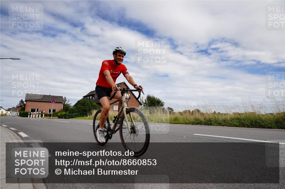 31.08.2025 - Elbe Triathlon Hamburg Michael Burmester http://msf.ph/oto/8660853 31.08.2025 15:40:38 Radfahren  meine-sportfotos.de