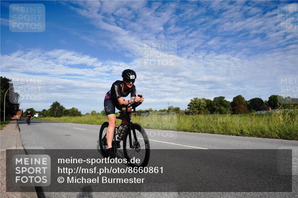 31.08.2025 - Elbe Triathlon Hamburg Michael Burmester http://msf.ph/oto/8660861 31.08.2025 08:57:27 Radfahren 293, 346 meine-sportfotos.de
