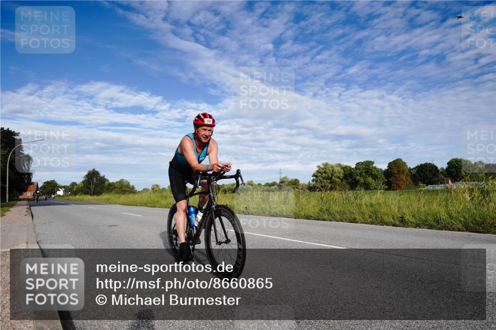 31.08.2025 - Elbe Triathlon Hamburg Michael Burmester http://msf.ph/oto/8660865 31.08.2025 08:57:36 Radfahren 261, 266, 324, 368, 383 meine-sportfotos.de