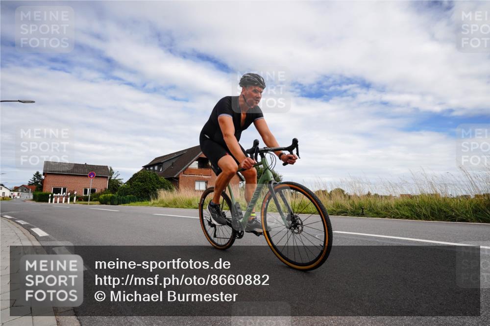 31.08.2025 - Elbe Triathlon Hamburg Michael Burmester http://msf.ph/oto/8660882 31.08.2025 15:42:39 Radfahren  meine-sportfotos.de