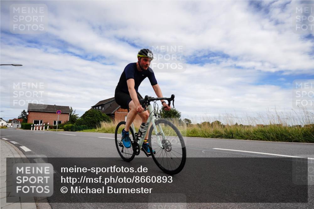 31.08.2025 - Elbe Triathlon Hamburg Michael Burmester http://msf.ph/oto/8660893 31.08.2025 15:43:27 Radfahren  meine-sportfotos.de