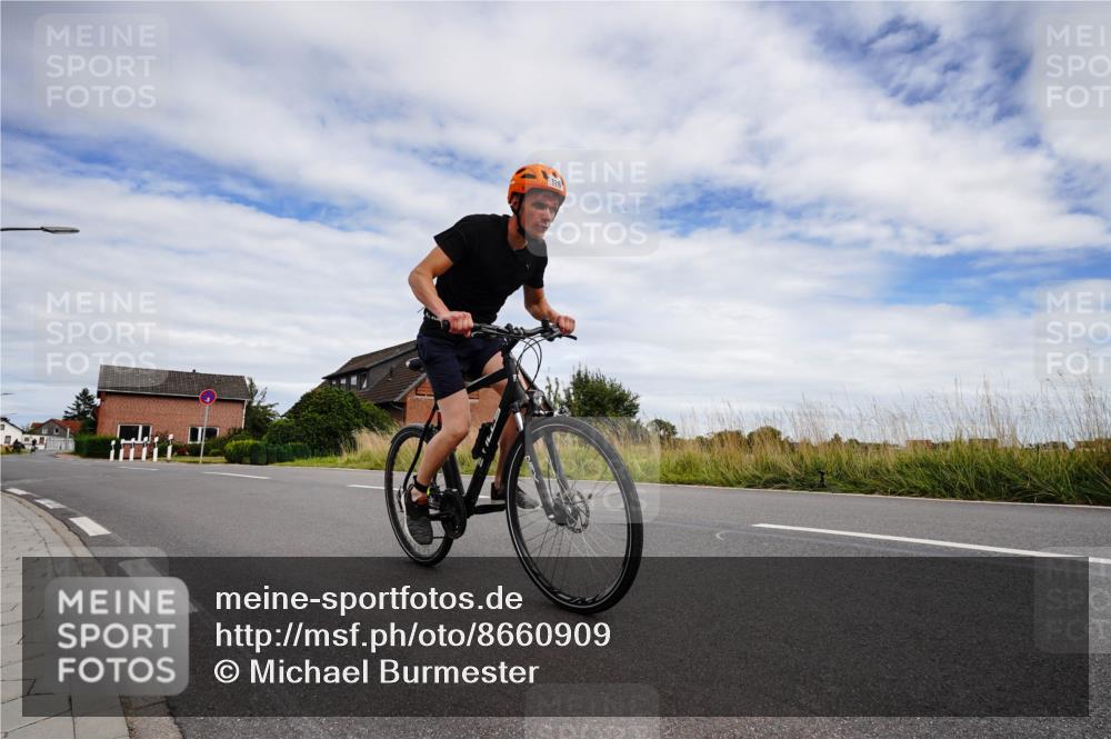 31.08.2025 - Elbe Triathlon Hamburg Michael Burmester http://msf.ph/oto/8660909 31.08.2025 15:44:25 Radfahren  meine-sportfotos.de
