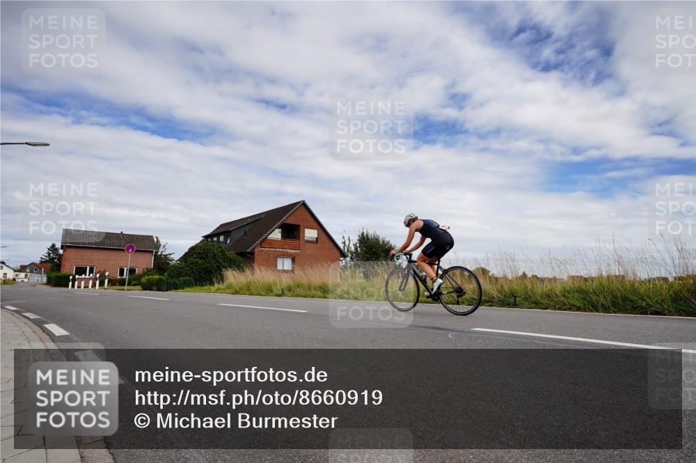 31.08.2025 - Elbe Triathlon Hamburg Michael Burmester http://msf.ph/oto/8660919 31.08.2025 15:45:05 Radfahren  meine-sportfotos.de