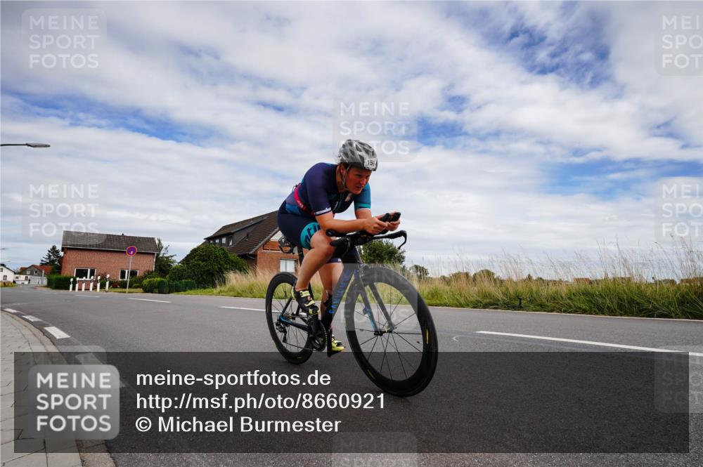 31.08.2025 - Elbe Triathlon Hamburg Michael Burmester http://msf.ph/oto/8660921 31.08.2025 15:45:19 Radfahren  meine-sportfotos.de