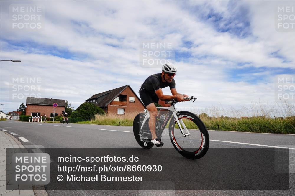 31.08.2025 - Elbe Triathlon Hamburg Michael Burmester http://msf.ph/oto/8660930 31.08.2025 15:45:38 Radfahren  meine-sportfotos.de