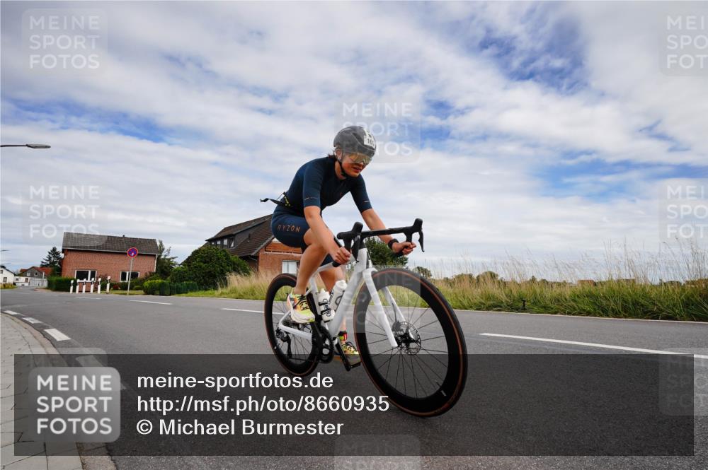31.08.2025 - Elbe Triathlon Hamburg Michael Burmester http://msf.ph/oto/8660935 31.08.2025 15:46:01 Radfahren  meine-sportfotos.de