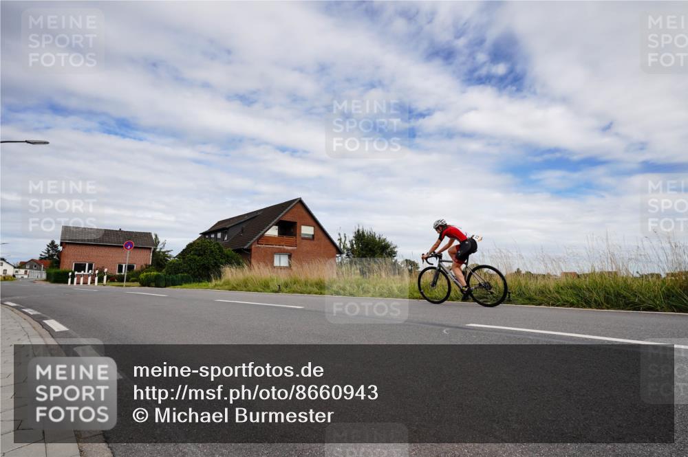31.08.2025 - Elbe Triathlon Hamburg Michael Burmester http://msf.ph/oto/8660943 31.08.2025 15:47:02 Radfahren  meine-sportfotos.de