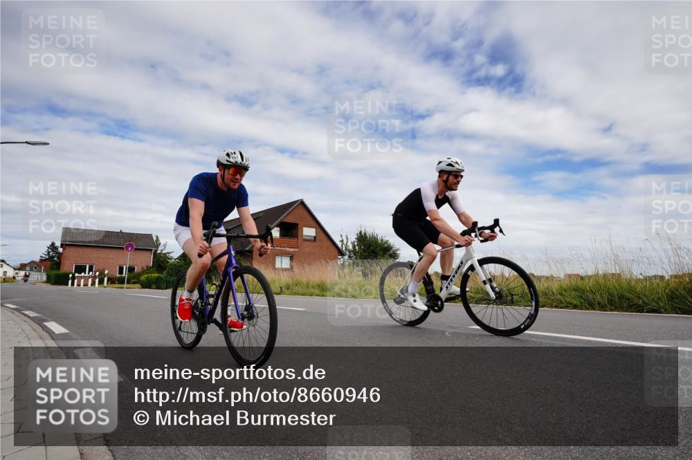 31.08.2025 - Elbe Triathlon Hamburg Michael Burmester http://msf.ph/oto/8660946 31.08.2025 15:47:08 Radfahren  meine-sportfotos.de