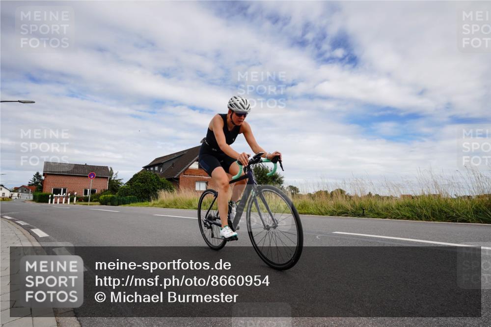 31.08.2025 - Elbe Triathlon Hamburg Michael Burmester http://msf.ph/oto/8660954 31.08.2025 15:47:41 Radfahren  meine-sportfotos.de