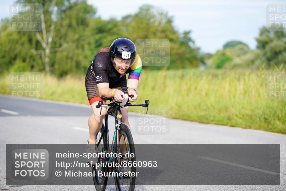 31.08.2025 - Elbe Triathlon Hamburg Michael Burmester http://msf.ph/oto/8660963 31.08.2025 08:56:37 Radfahren 181, 260, 267, 318 meine-sportfotos.de