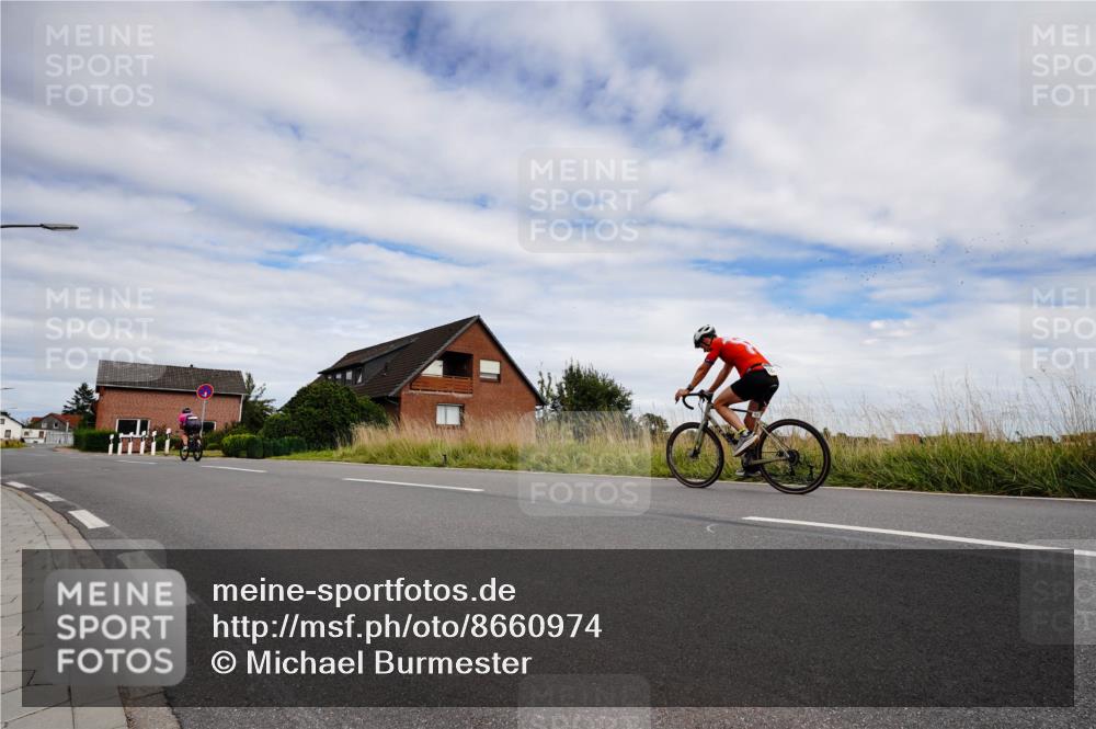 31.08.2025 - Elbe Triathlon Hamburg Michael Burmester http://msf.ph/oto/8660974 31.08.2025 15:49:15 Radfahren  meine-sportfotos.de