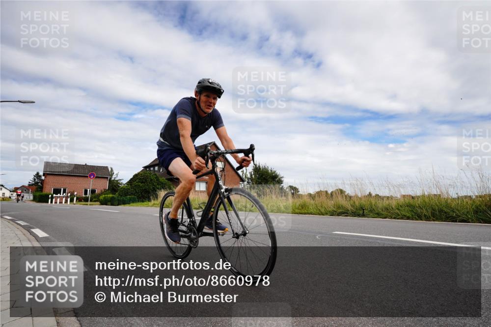 31.08.2025 - Elbe Triathlon Hamburg Michael Burmester http://msf.ph/oto/8660978 31.08.2025 15:49:21 Radfahren  meine-sportfotos.de
