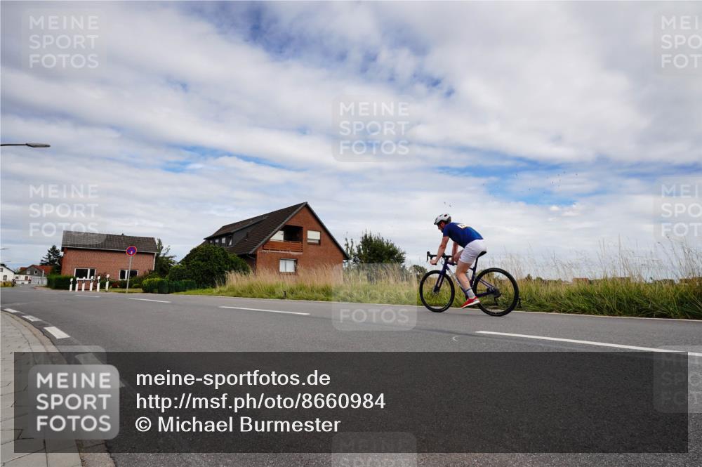 31.08.2025 - Elbe Triathlon Hamburg Michael Burmester http://msf.ph/oto/8660984 31.08.2025 15:49:34 Radfahren  meine-sportfotos.de
