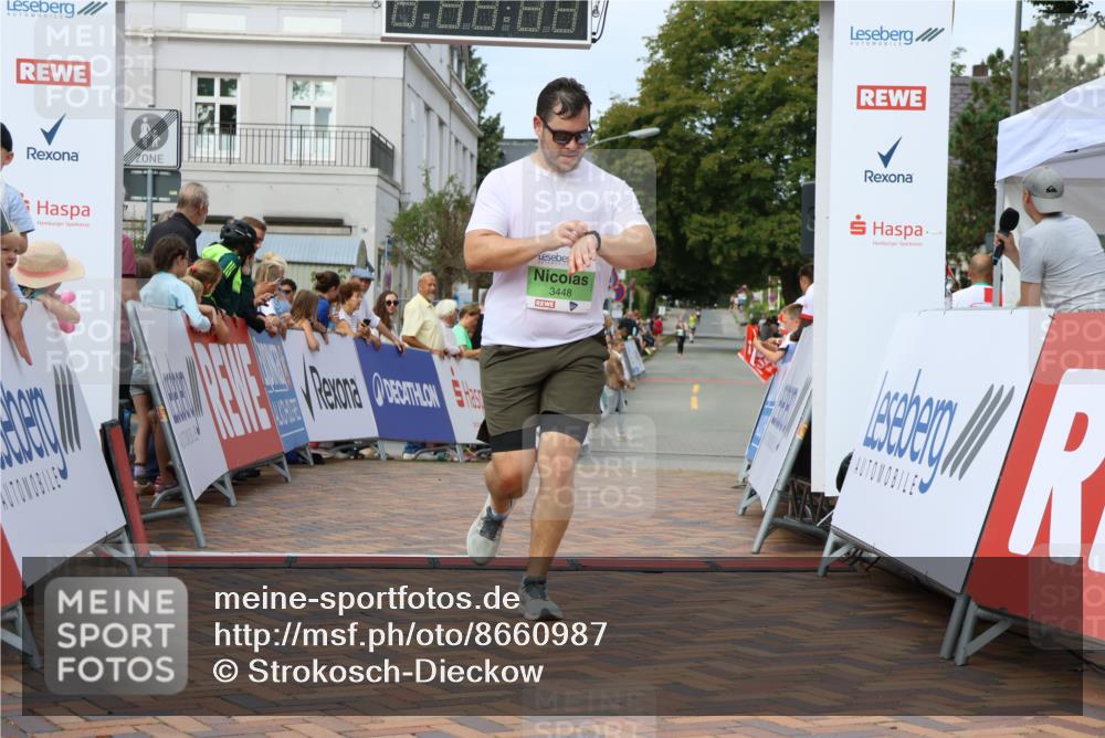 31.08.2025 - 21. Blankeneser Heldenlauf Strokosch-Dieckow http://msf.ph/oto/8660987 31.08.2025 11:28:21 Ziel 3449, 3448 meine-sportfotos.de
