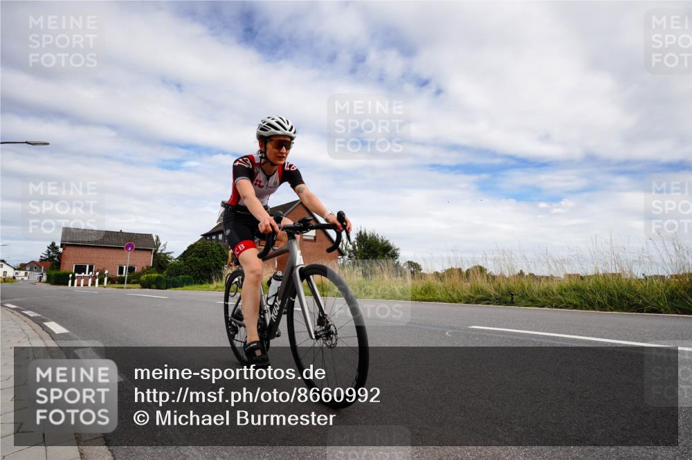 31.08.2025 - Elbe Triathlon Hamburg Michael Burmester http://msf.ph/oto/8660992 31.08.2025 15:49:43 Radfahren  meine-sportfotos.de