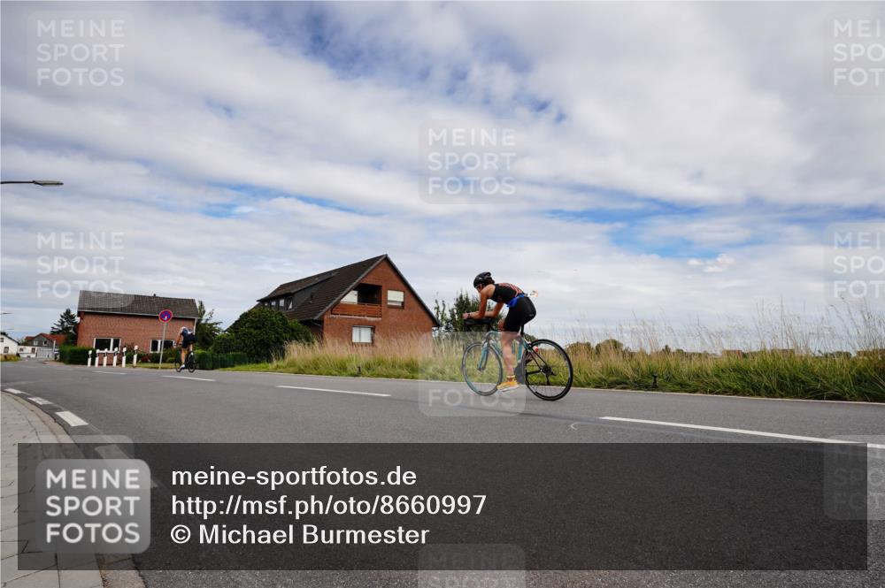 31.08.2025 - Elbe Triathlon Hamburg Michael Burmester http://msf.ph/oto/8660997 31.08.2025 15:49:44 Radfahren  meine-sportfotos.de