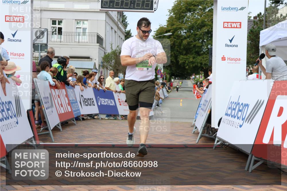 31.08.2025 - 21. Blankeneser Heldenlauf Strokosch-Dieckow http://msf.ph/oto/8660998 31.08.2025 11:28:21 Ziel 3449, 3448 meine-sportfotos.de